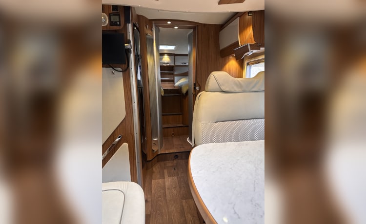 4p Hymer semi-integrated met eerste inschrijving in 2017