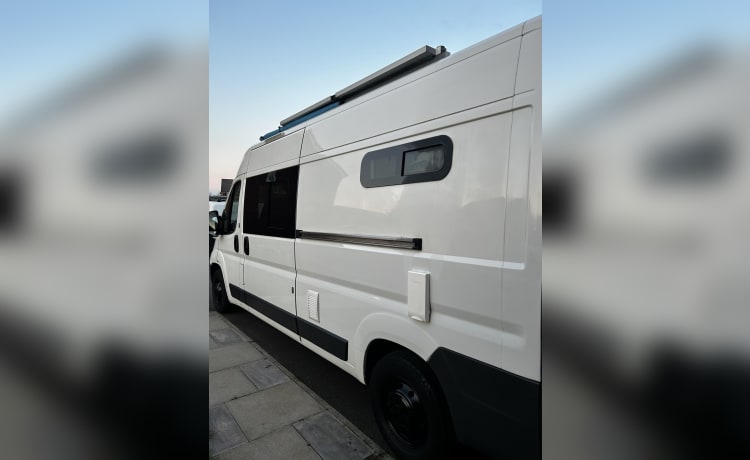 Annabel – Fabulous Off Grid Camper with Unique Design