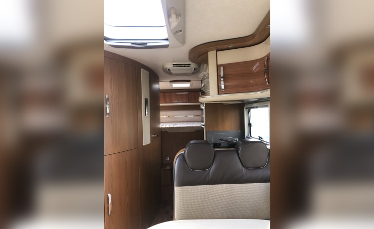 ZEER LUXE CAMPER –  speciale prijs juli en aug bij gebruik Nederland