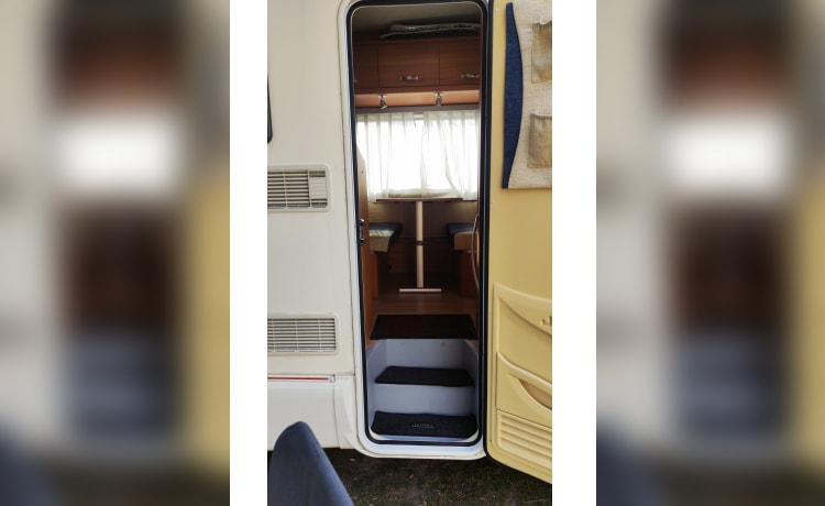 6-berth joint family motorhome