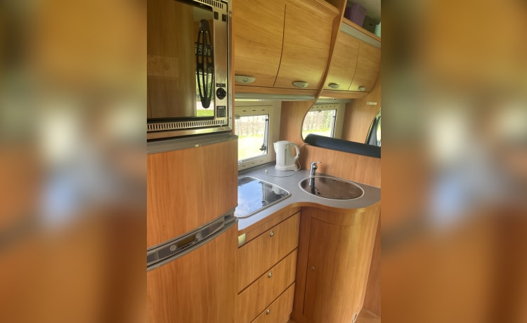 Familie camper – 5p Adria 660 SP Alcove