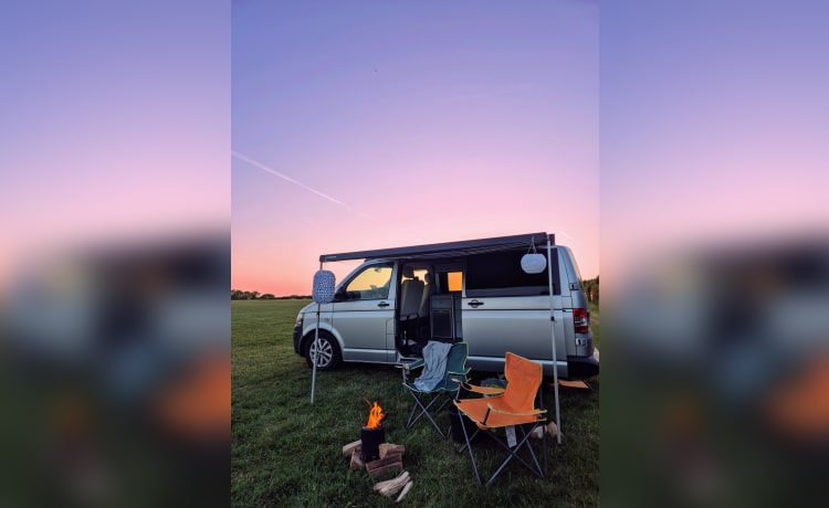 Iris – 4 Berth VW T5 Camper