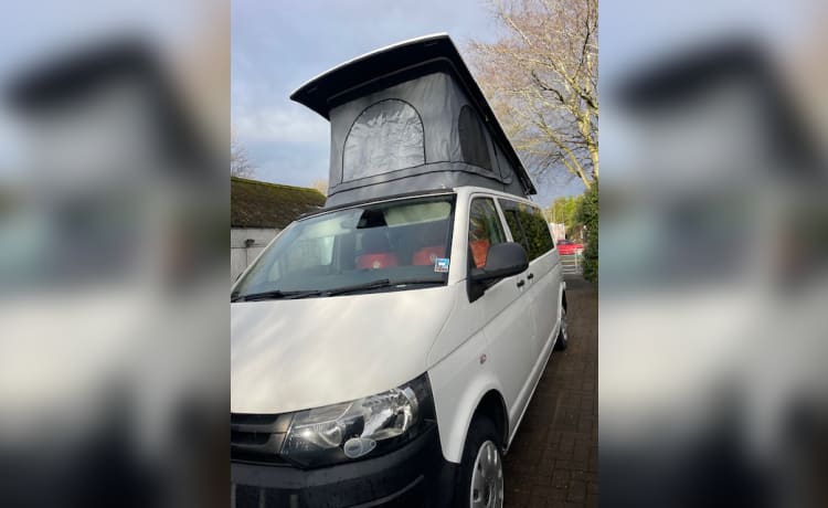 Morag – CAMPERVAN VW T5 LWB (PICK-UP À ÉDIMBOURG)