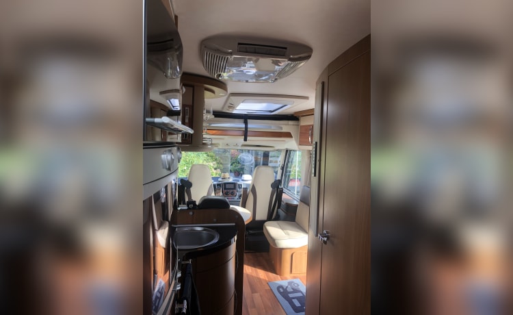 ZEER LUXE CAMPER –  speciale prijs juli en aug bij gebruik Nederland