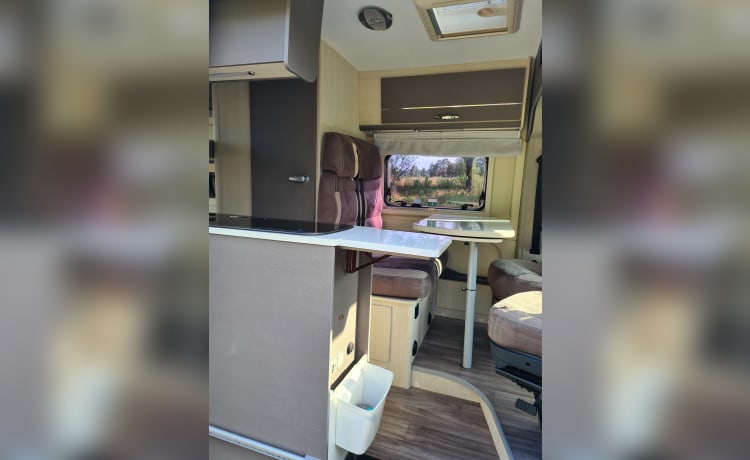 Camperlife – 4p Chausson bus uit 2019