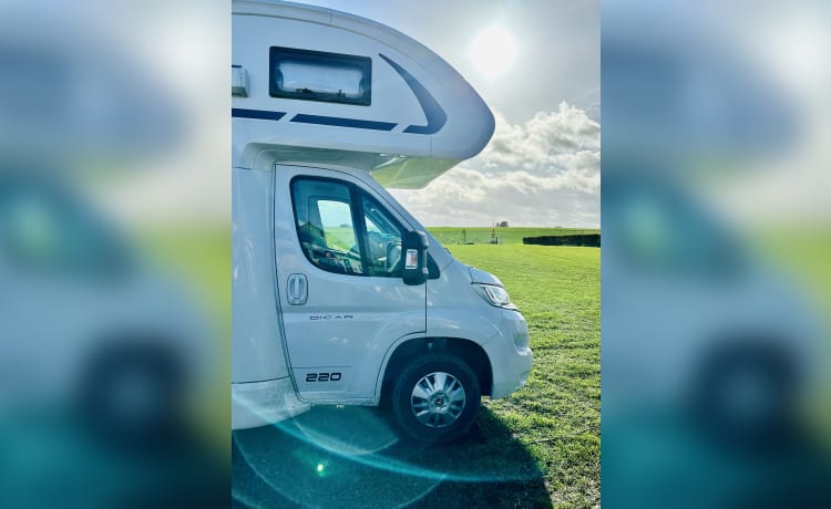 Moby – Avontuurlijke nieuwe mobilehome + zonneluifel + airco