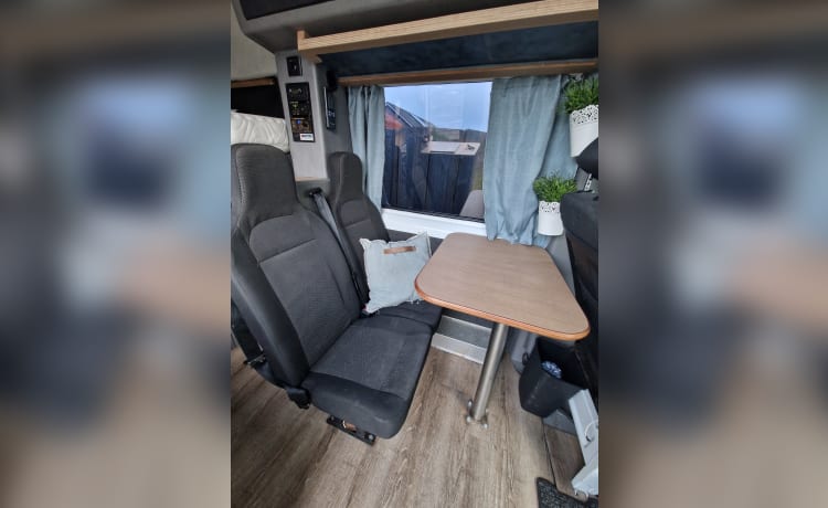 Copbus Rusty – Zelfbouw camper voor 2 personen met airco - Mercedes-Benz Sprinter 2007