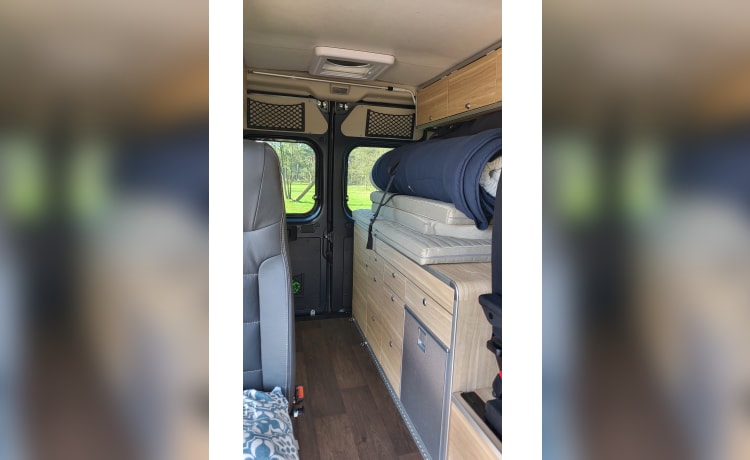 Buszz – Hymer RIo '14, 4-Sitzer/2 Schlafzimmer. Kompakt, überraschend geräumig