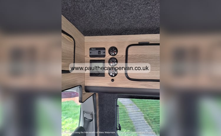 Paul – 2 1/2 berth Luxury Mercedes Campervan, with kennel - Inclusive Insurance