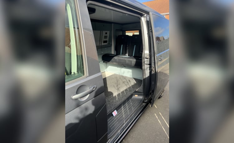 Coop – 4-persoons Volkswagen campervan uit 2019