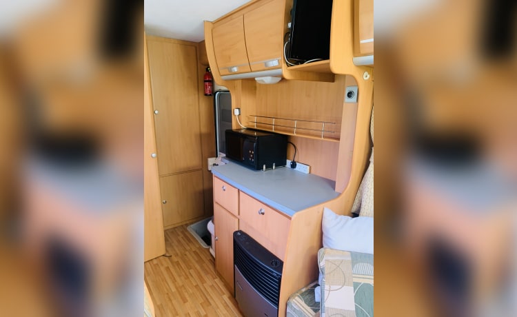 Tony – Your ultimate adventure awaits in our cosy 5-berth motorhome!