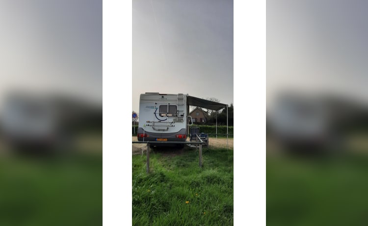 El Carasol – 6-person Hymer B544 likes to meet travelers who want to enjoy peace and quiet