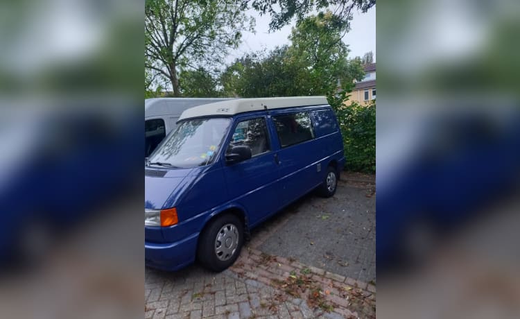 2p Volkswagen bus uit 1995