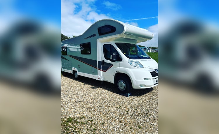 The Adventurer – 6 berth Peugeot AutoQuest 180 