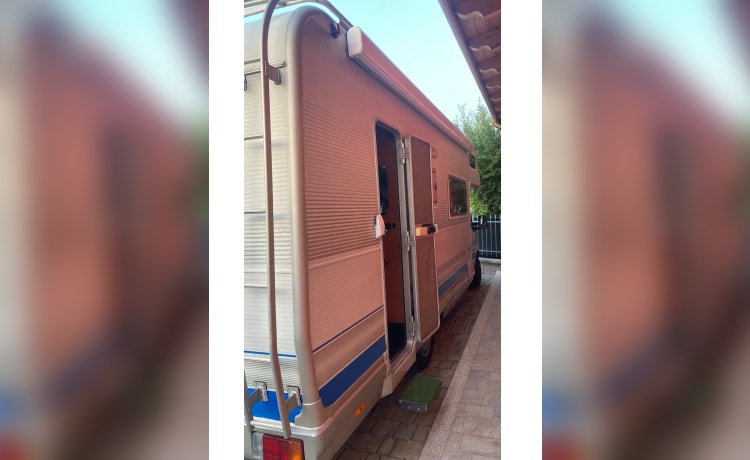 Camper mansardato 7 posti