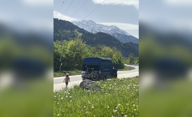 Blue'ie – Peugeot Boxer 3.0l Complete camper for the whole family. 