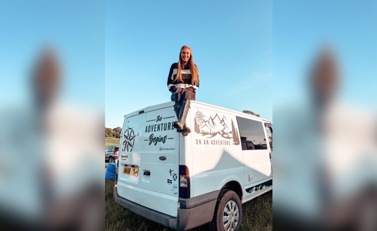 Fifi the Ford Transit  – Prachtige off-grid zelfgebouwde camper, ideaal voor solo-vrouwen