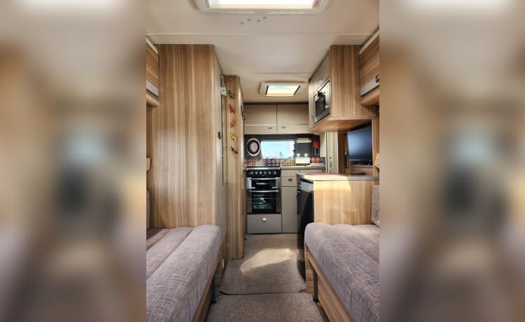 Flossieflo – 2 berth 2014 fully equipped Fiat Bessacarr 