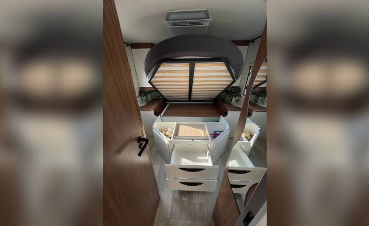 Luxe half integrale 2p Pilote camper uit 2019