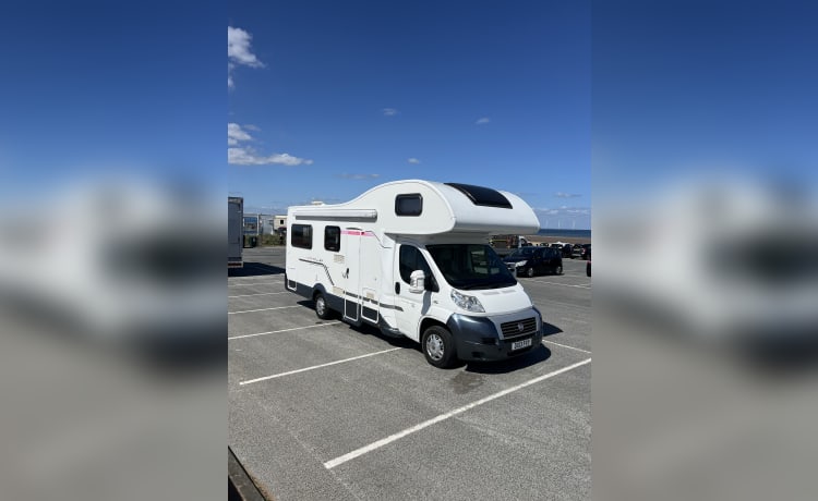 Marlene – 6 Berth Fiat Roller Team 746