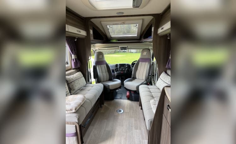 Summer Breeze – Special New Listing Price! Immaculate four berth/two seatbelt motorhome