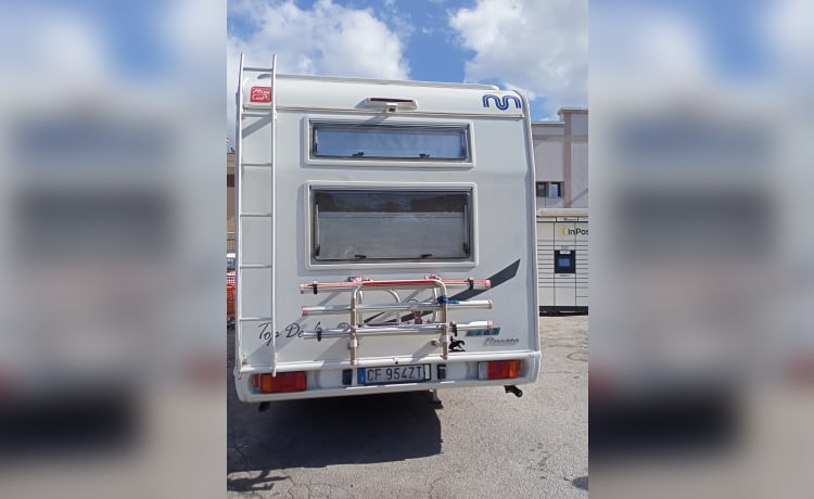 Agostino – Camper mansardato 6 posti letto 