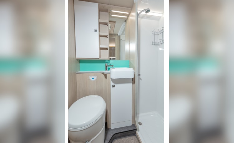 HAPPY – 5 berth 2023 Ford Autotrail Automatic With Self Levelling