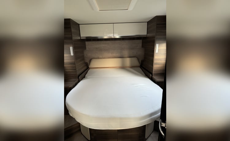 Luxury Leika Ecovip 4 Pers Integral from 2024 Full options + automatic 180 hp