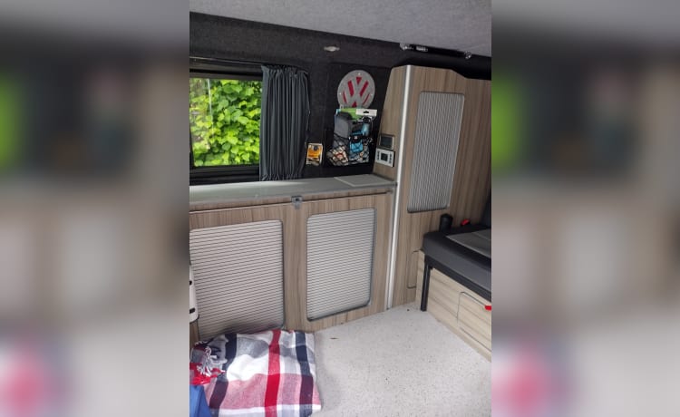 T5.1 t32 140  – 4 berth Volkswagen campervan from 2013