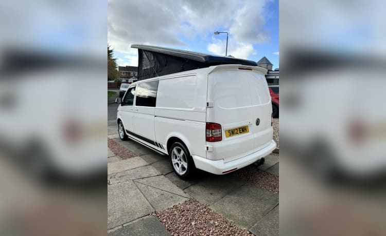 Flora the explorer 🚐💨 – 4 berth Volkswagen campervan 4x4