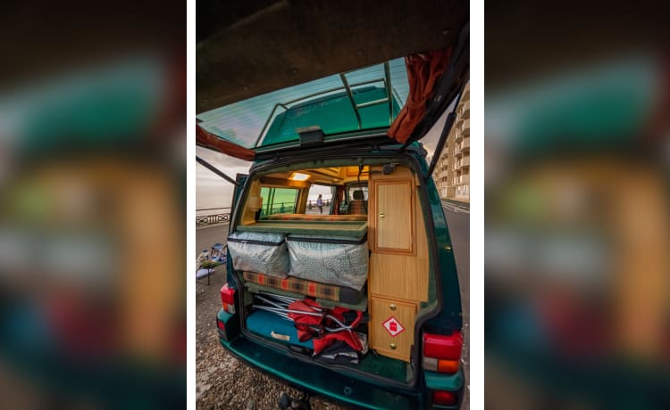 Vinny – Volkswagen T4 mit 4 Schlafplätzen