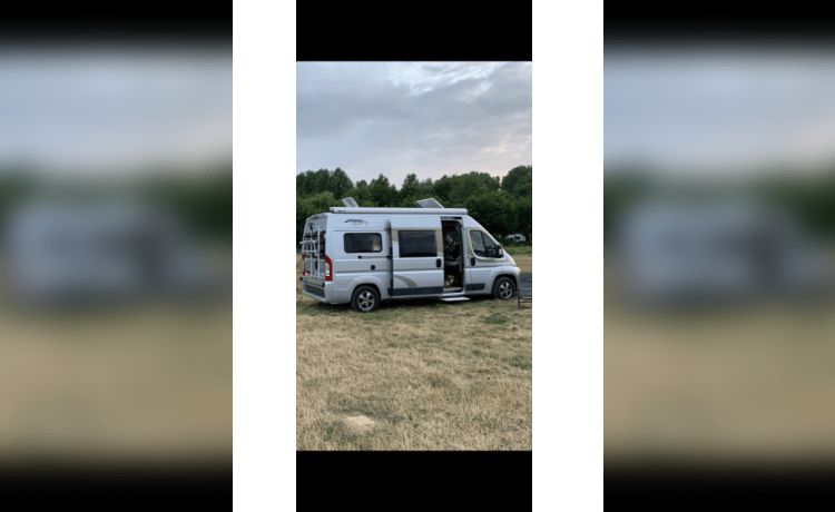 Camping-car compact Pössl 2Win construit en usine (chien admis)