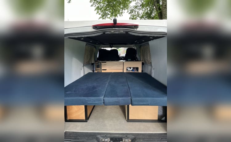 Vera – 4 berth Mercedes-Benz campervan from 2017
