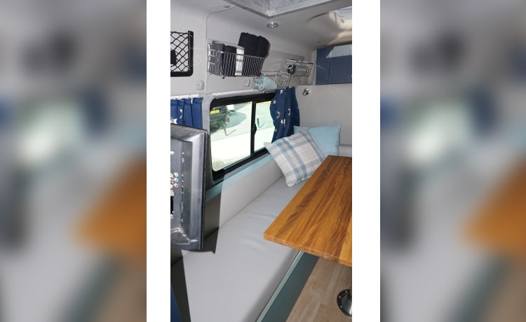 Buddy – Ford Transit Campervan met 2-3 slaapplaatsen uit 2013