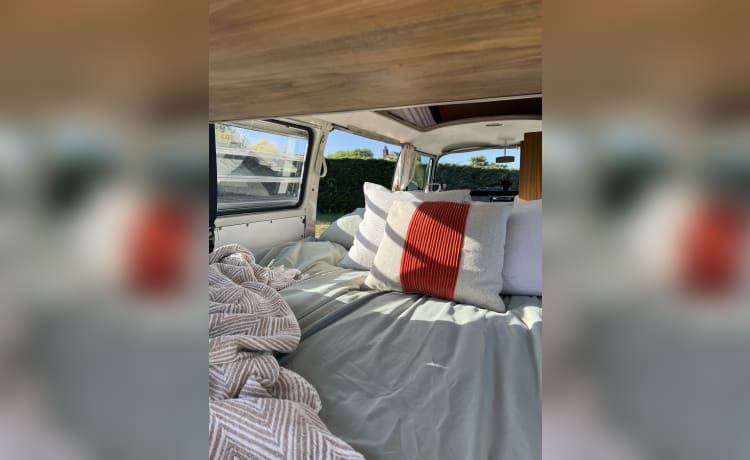 Blossom – Volkswagen campervan met 4 slaapplaatsen uit 1972