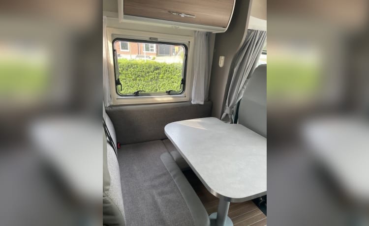 Etrusco (hymer) T 7400 SB 4 persoonscamper