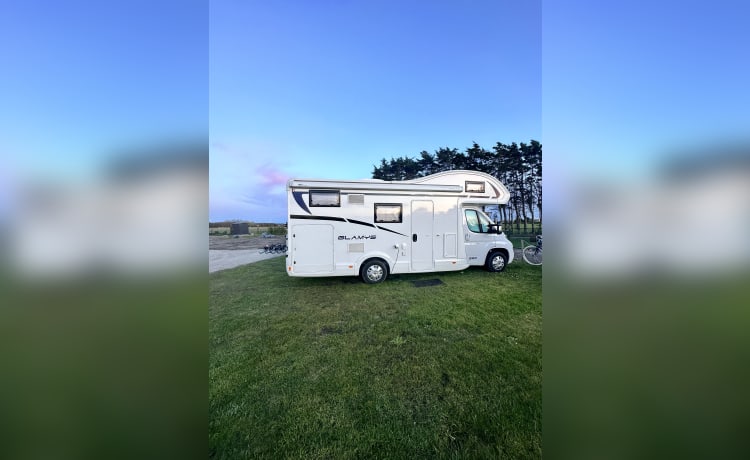 Moby – Avontuurlijke nieuwe mobilehome + zonneluifel + airco