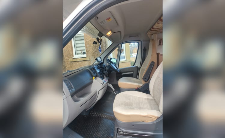 Zaneta – Familie Fiat New Life 6Bett/6 Gürtel Wohnmobilvermietung