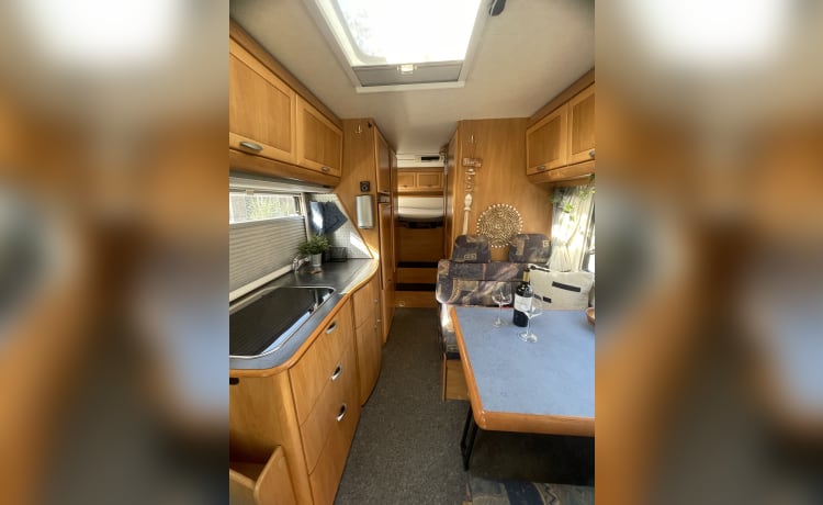 Heerlijke 6 persoons Hymer B644 integraal camper XXL garage 