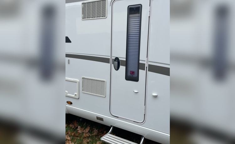 4 persoons Hymer halfintegraal camper uit 2017