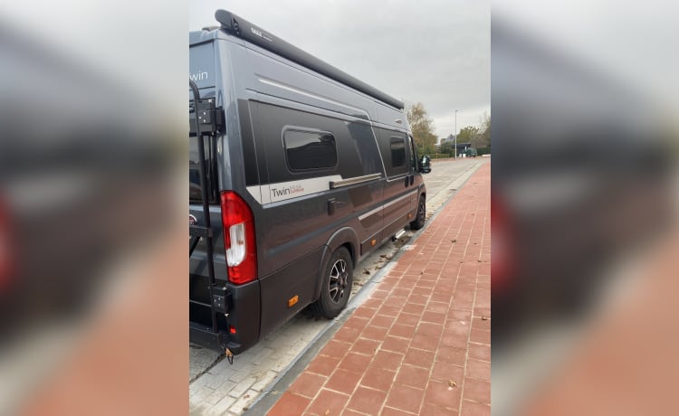 Adria twin Supreme fiat ducato automaat – Bellissimo camper in affitto