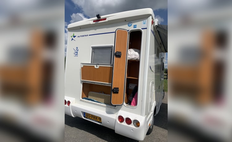 Te huur, keurig nette compacte camper 3p Fiat semi-integrated 