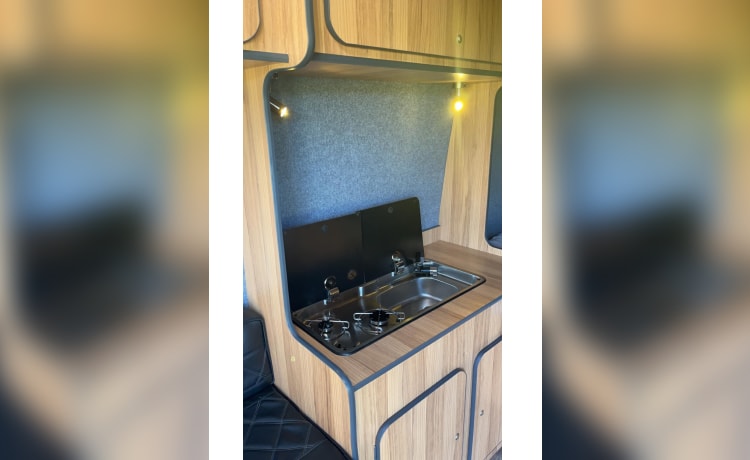 Mercedes-Benz camper met 4 slaapplaatsen uit 2015