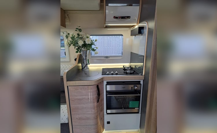 Camper di lusso con 4 posti letto - Mobilvetta Kea P90