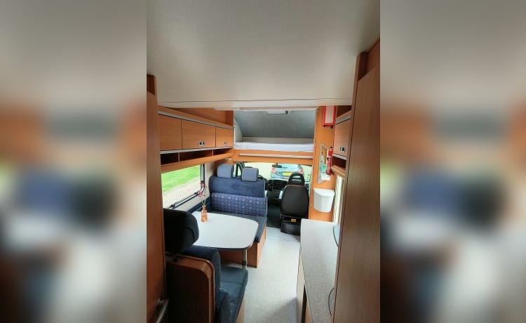 Vinny – Go on an adventure with our 6-person Camper - Ready for your trip!"