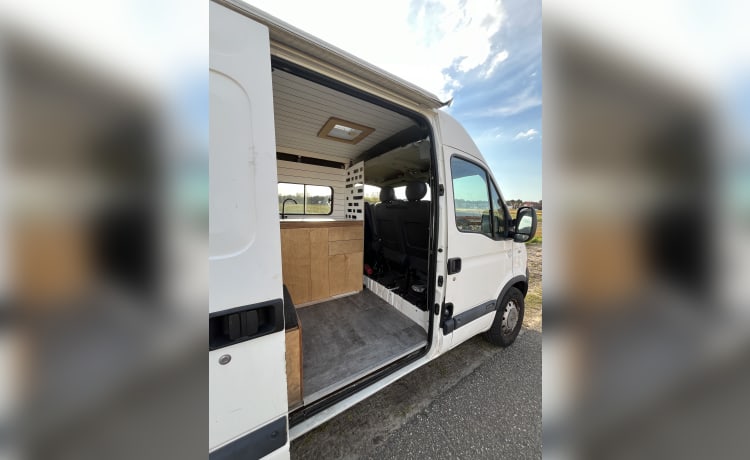 Milky – 2p Renault campervan uit 2023