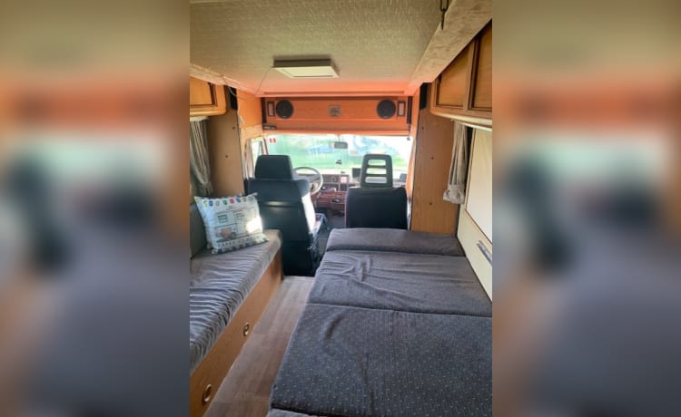 Cato – Complete Hymer motorhome with lots of space! (well maintained)