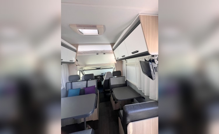 Perfect family motorhome  – Alkoven Sun Living mit 7 Schlafplätzen ab 2021