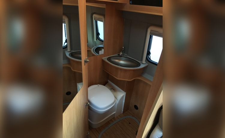 Mooie Pössl camperbus uit 2015