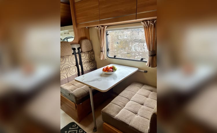 6 berth Swift Lifestyle 686 3500kg 